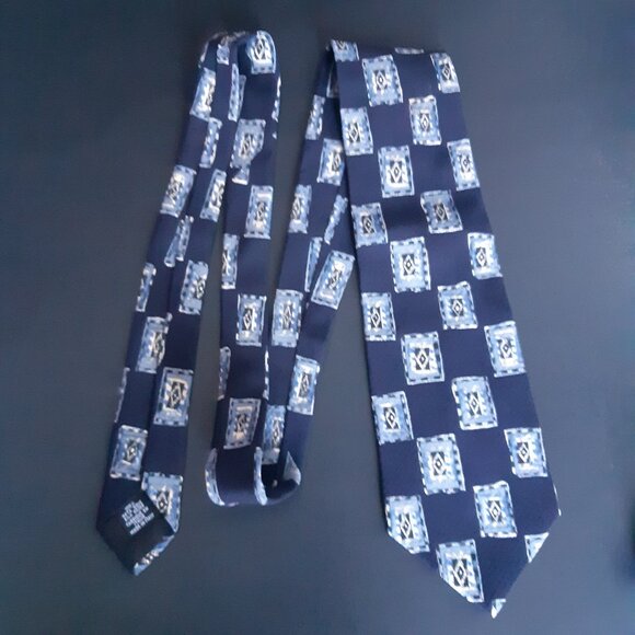 Hugo Boss Navy 100% Silk Men's Tie with Light Blue Rectangle Print - Picture 7 of 11